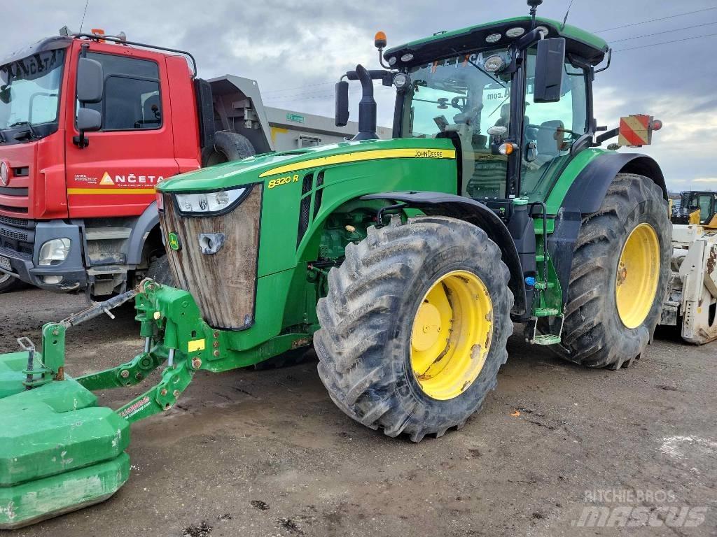John Deere 8320 R 트랙터