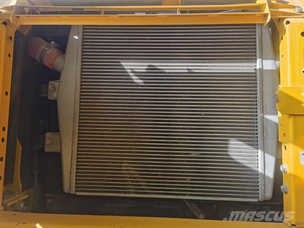 Komatsu PC 460 LC-8 대형 굴삭기 29톤 이상