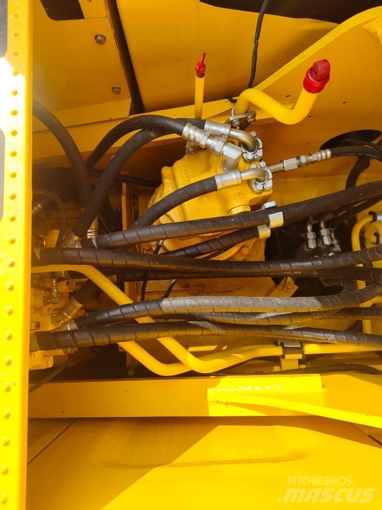 Komatsu PC 200 대형 굴삭기 29톤 이상