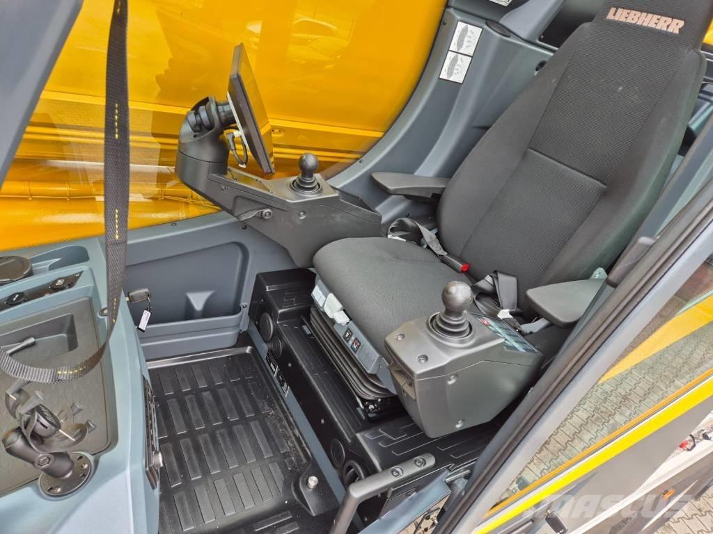 Liebherr LTM1300-6.4 A/T 크레인