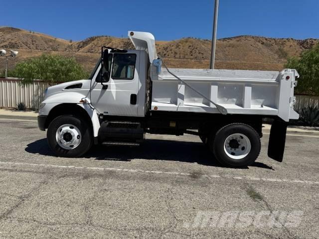 International 4400 덤프 트럭