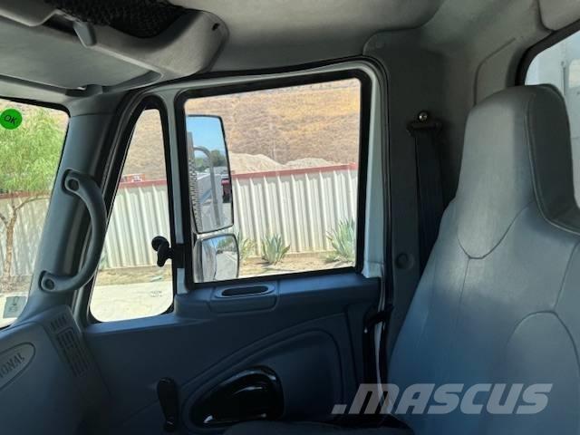 International 4400 덤프 트럭