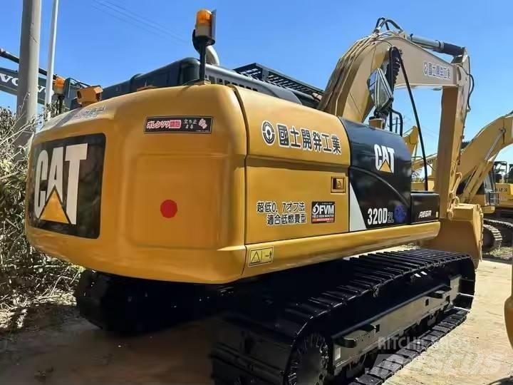 CAT 320 D L 대형 굴삭기 29톤 이상