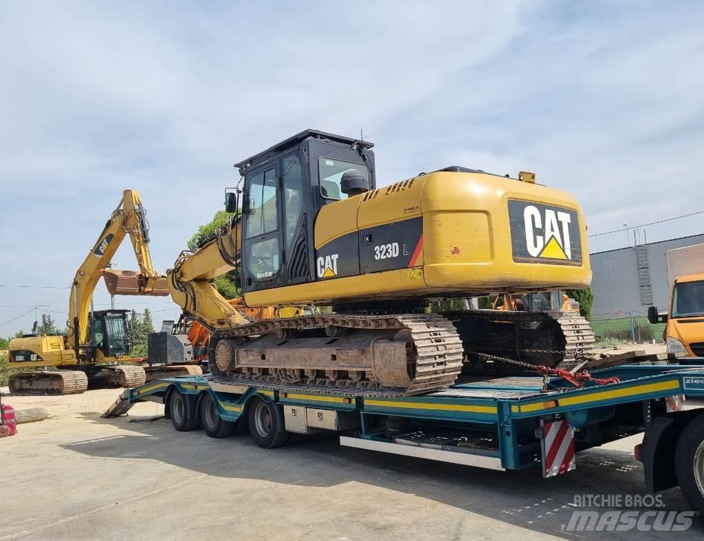 CAT 323 D L 대형 굴삭기 29톤 이상
