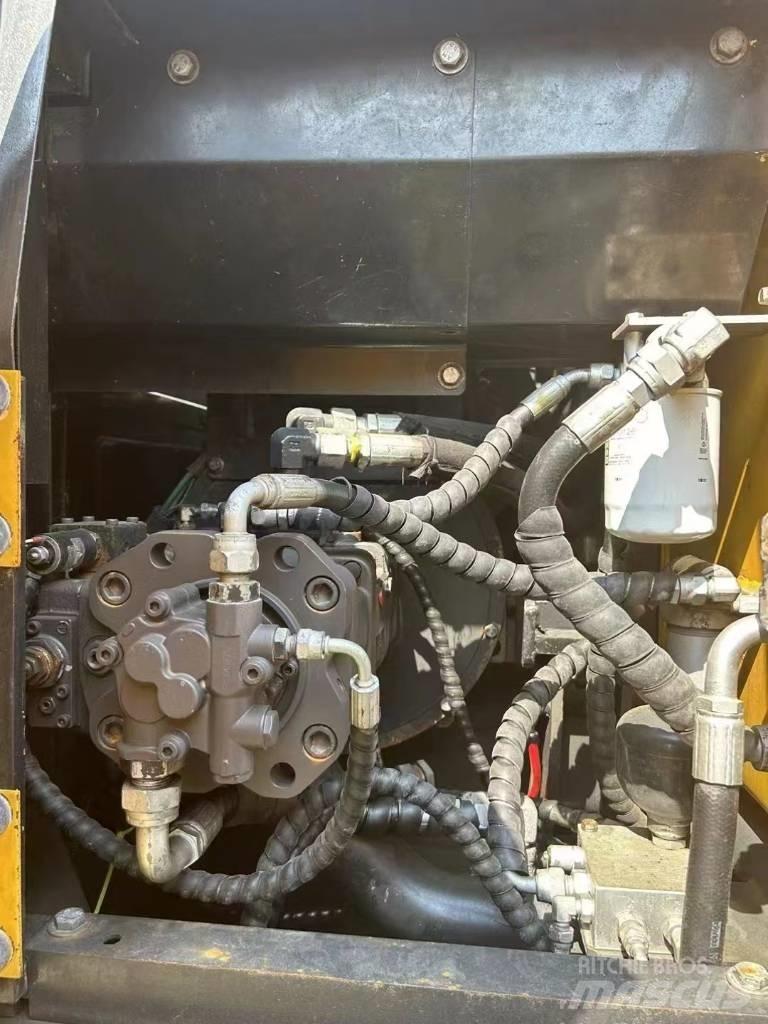 Volvo 140 대형 굴삭기 29톤 이상