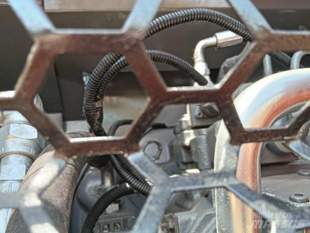 Hitachi ZX 200 중형굴삭기 7톤-28톤