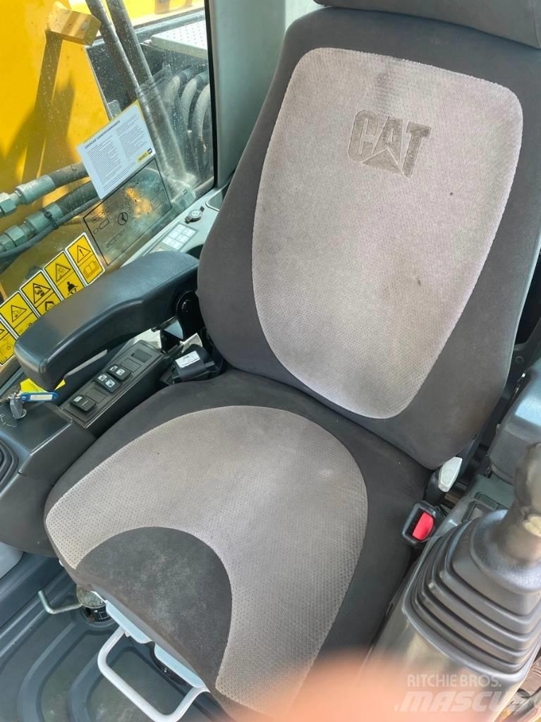 CAT M 313 D  휠 굴삭기