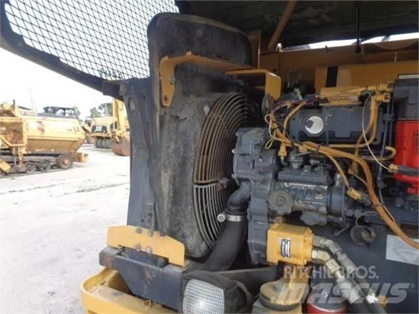 CAT PS-150C 공기 타이어 롤러