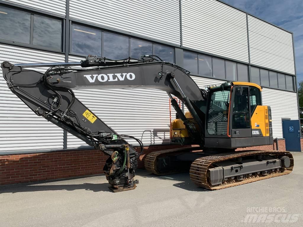 Volvo ECR235EL 대형 굴삭기 29톤 이상