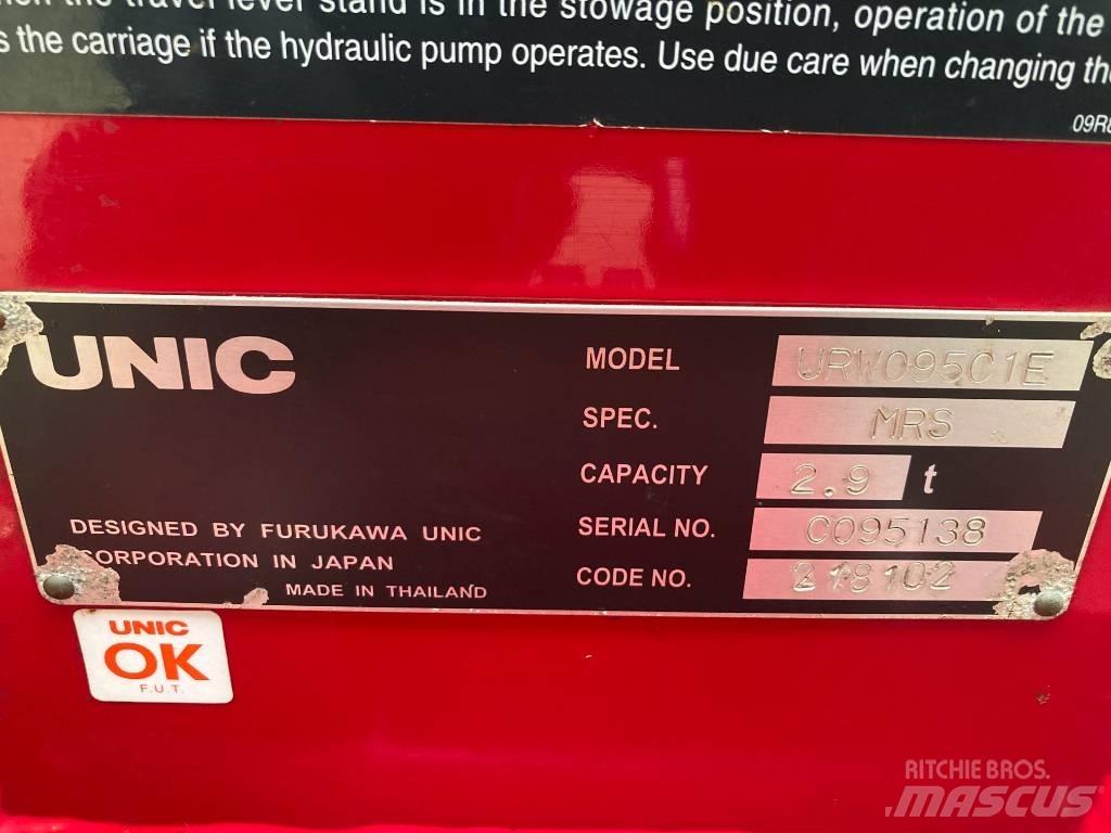Unic URW-095 미니 크레인
