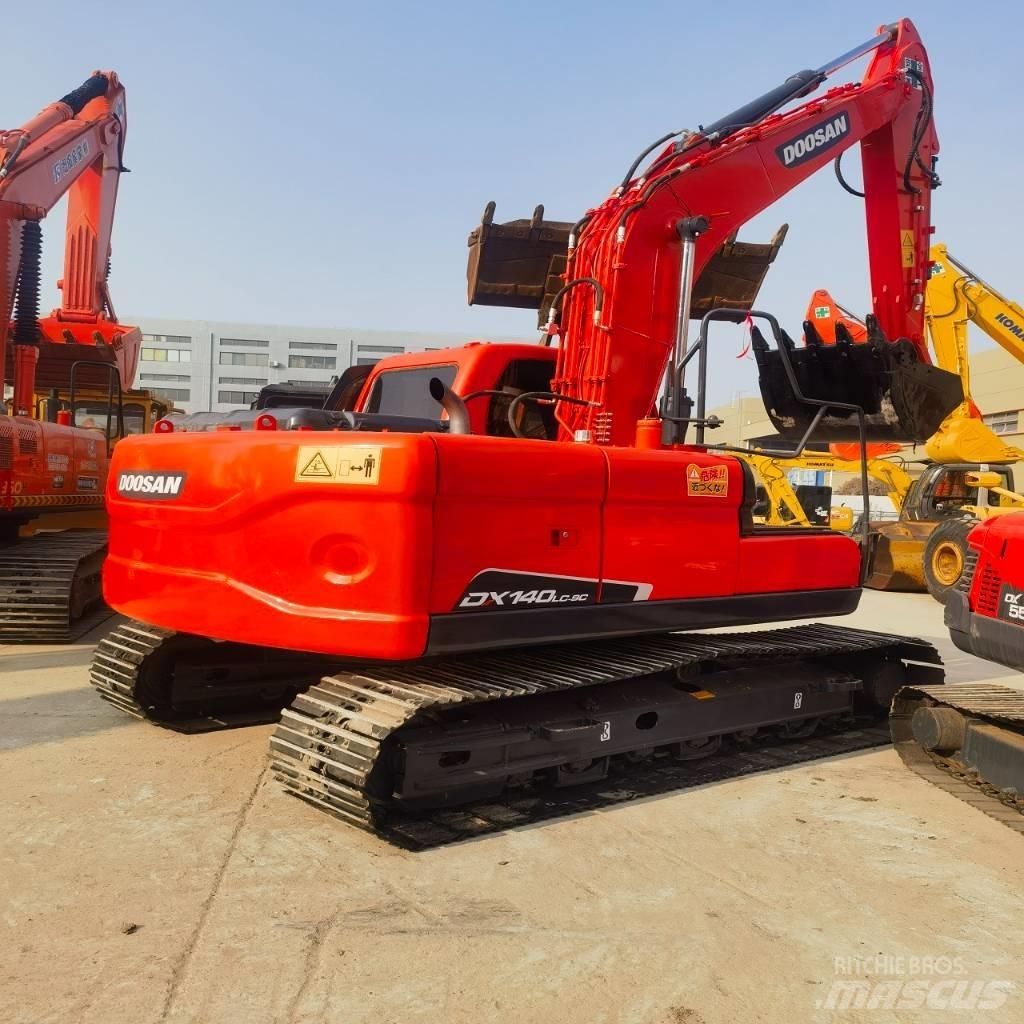 Doosan DX 140 대형 굴삭기 29톤 이상