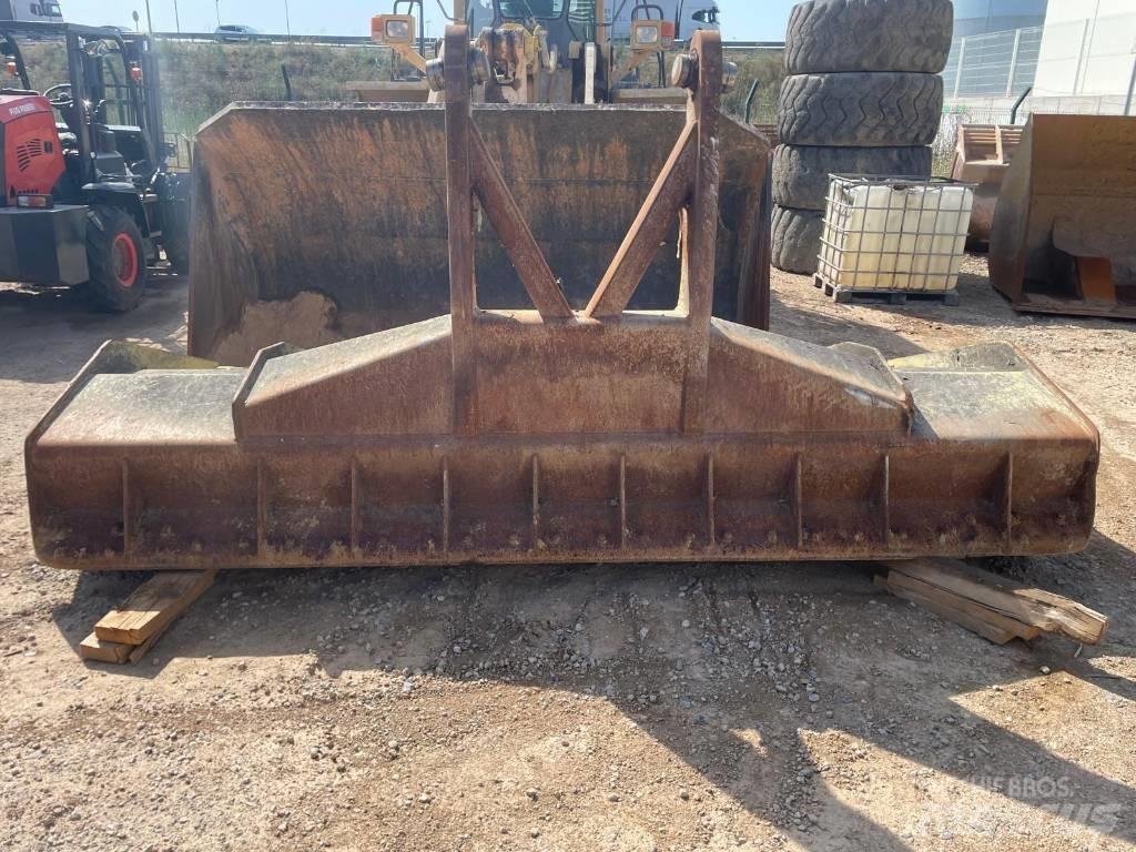 Bomag BC 572 RB 폐기물 다짐기