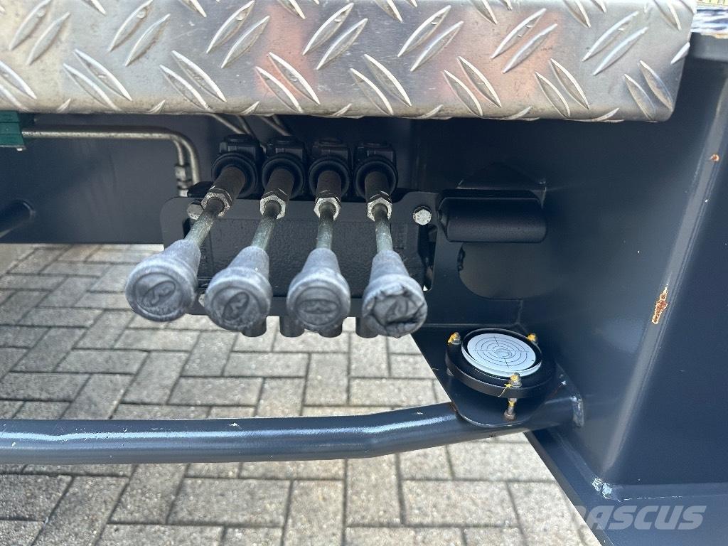 Böcker AHK 30/1600 A/T 크레인