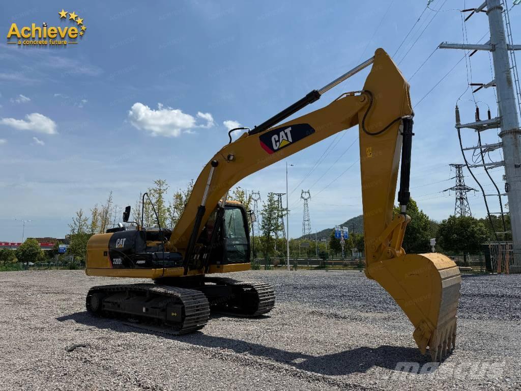 CAT 320 D2 대형 굴삭기 29톤 이상