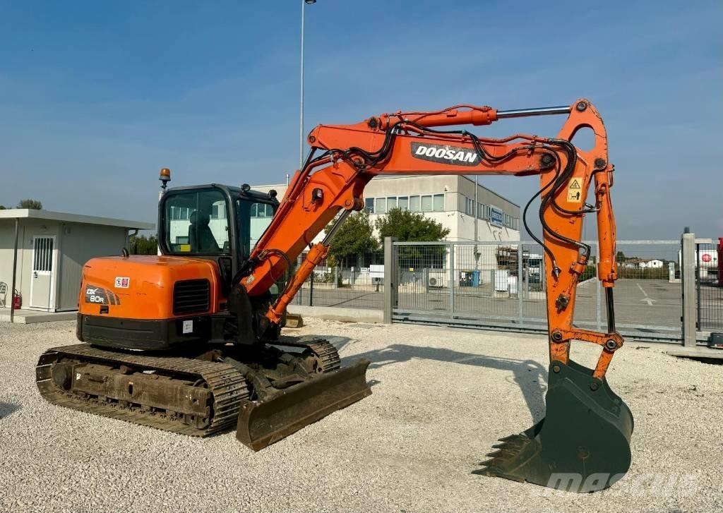 Doosan DX 80 R 중형굴삭기 7톤-28톤