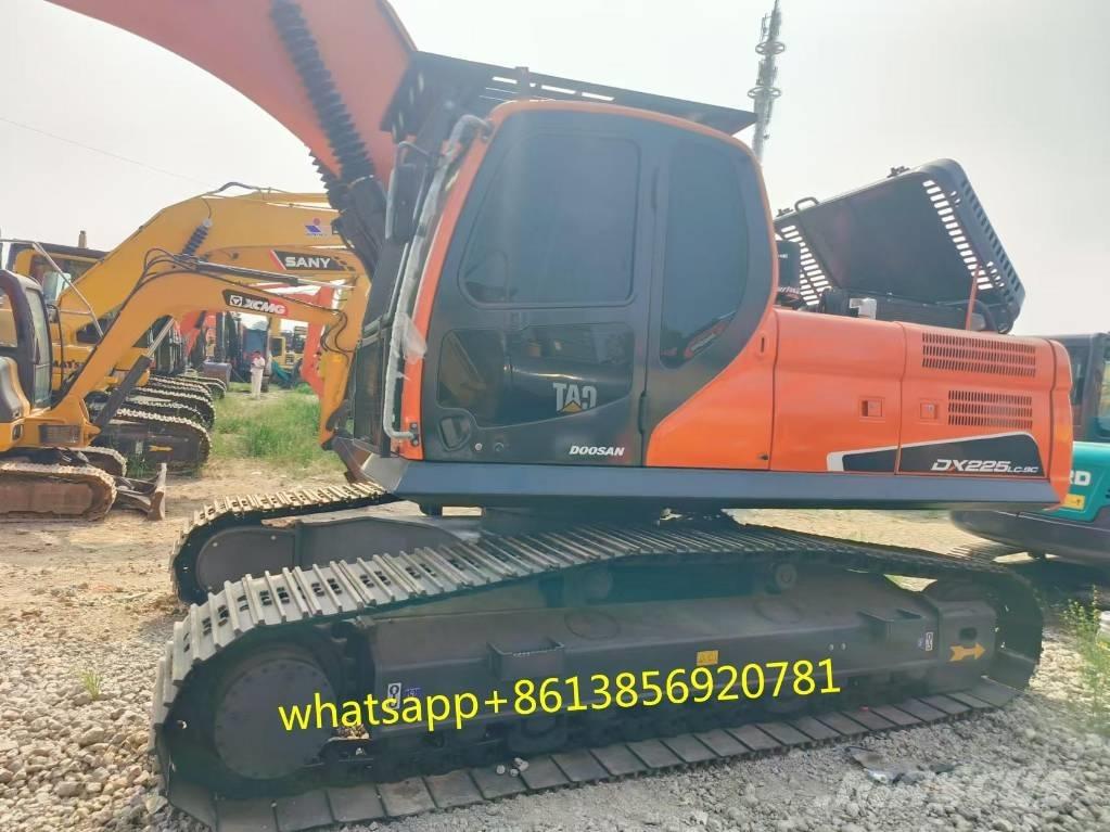 Doosan DX 225 대형 굴삭기 29톤 이상
