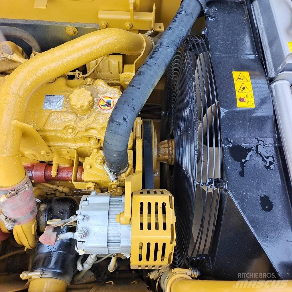 CAT 320 D 대형 굴삭기 29톤 이상