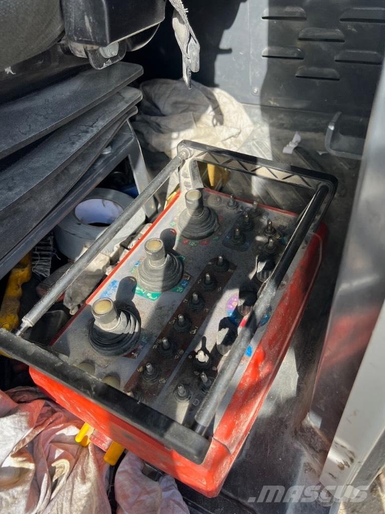 Sandvik DX 800i 도로 굴착기