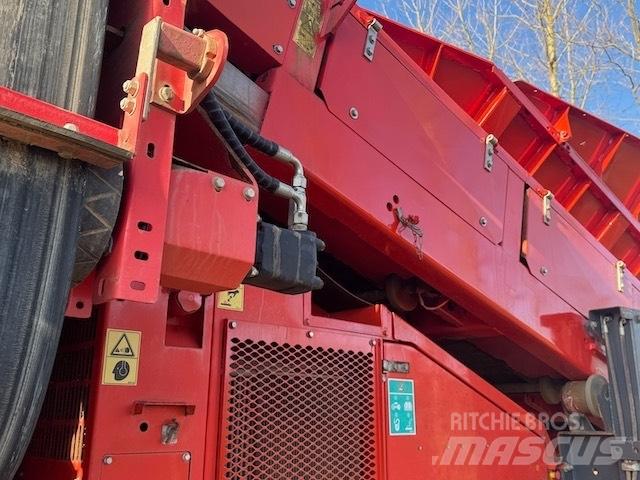 Terex Finlay 883+ 스크리너