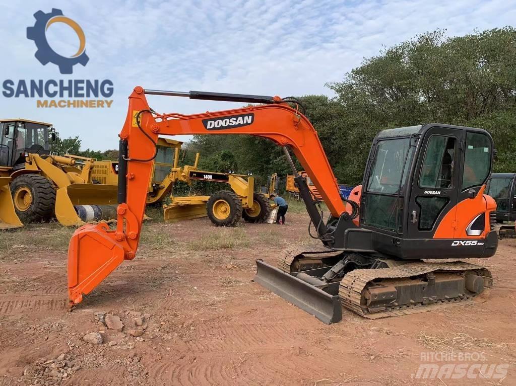 Doosan DX 55 소형 굴삭기 7톤 미만