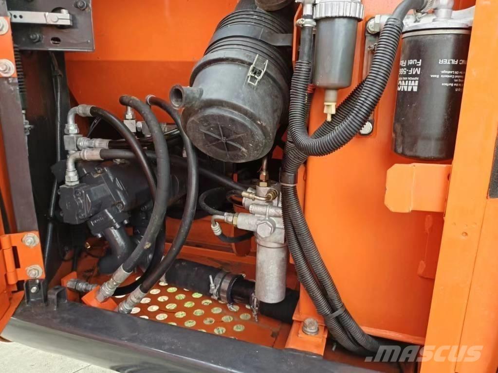 Hitachi ZX70 소형 굴삭기 7톤 미만