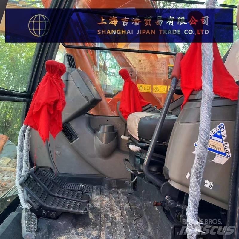 Hitachi ZX 135 중형굴삭기 7톤-28톤