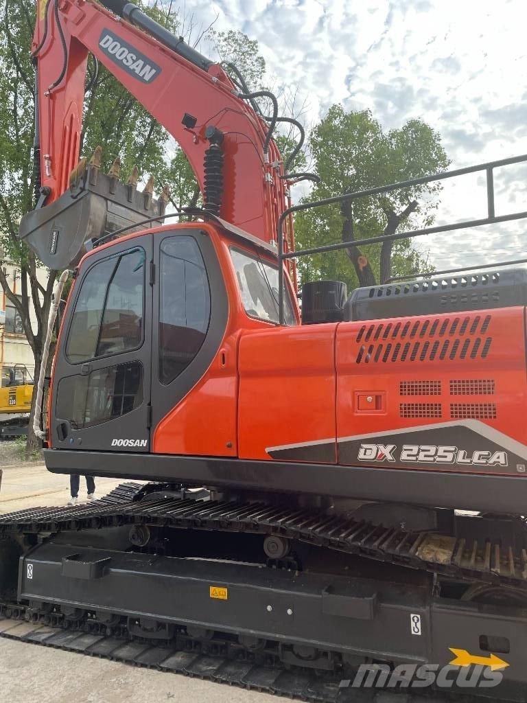 Doosan DX 225 중형굴삭기 7톤-28톤