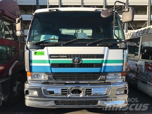 UD KL-CK482BAT 트랙터 유닛