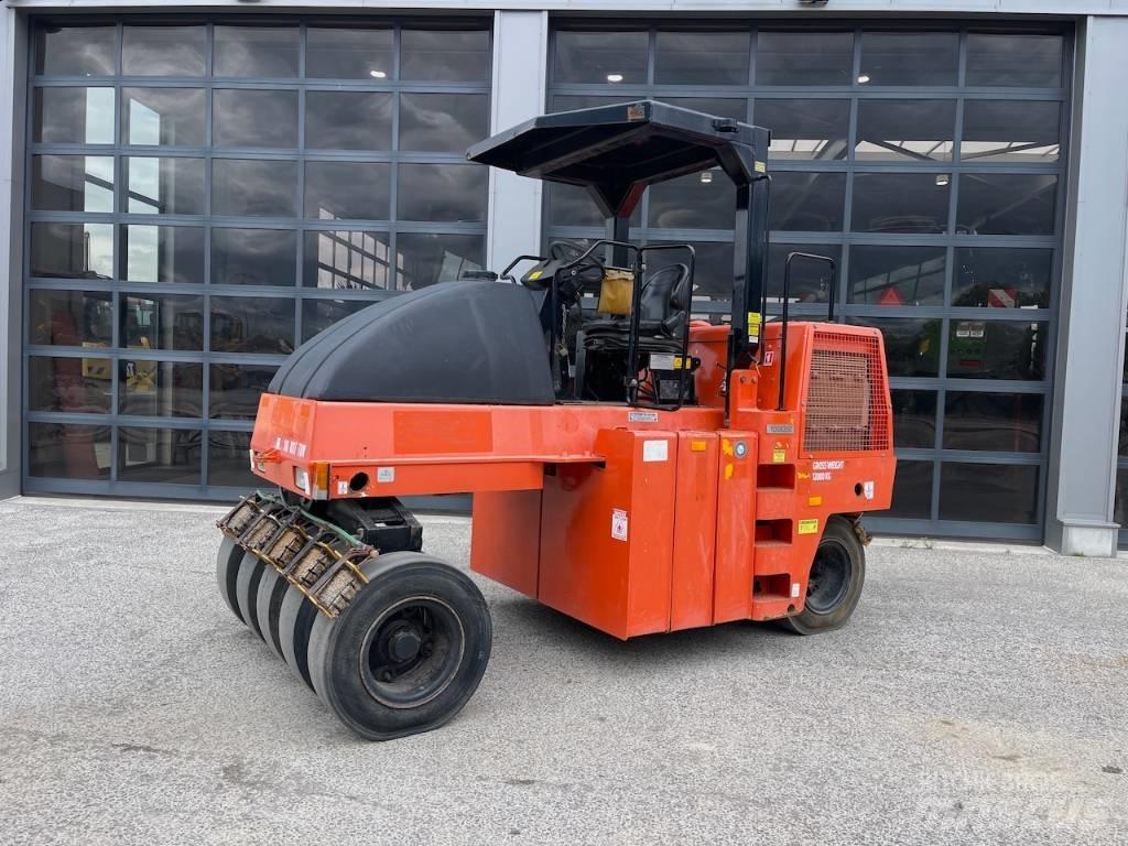 Dynapac CP 142 공기 타이어 롤러