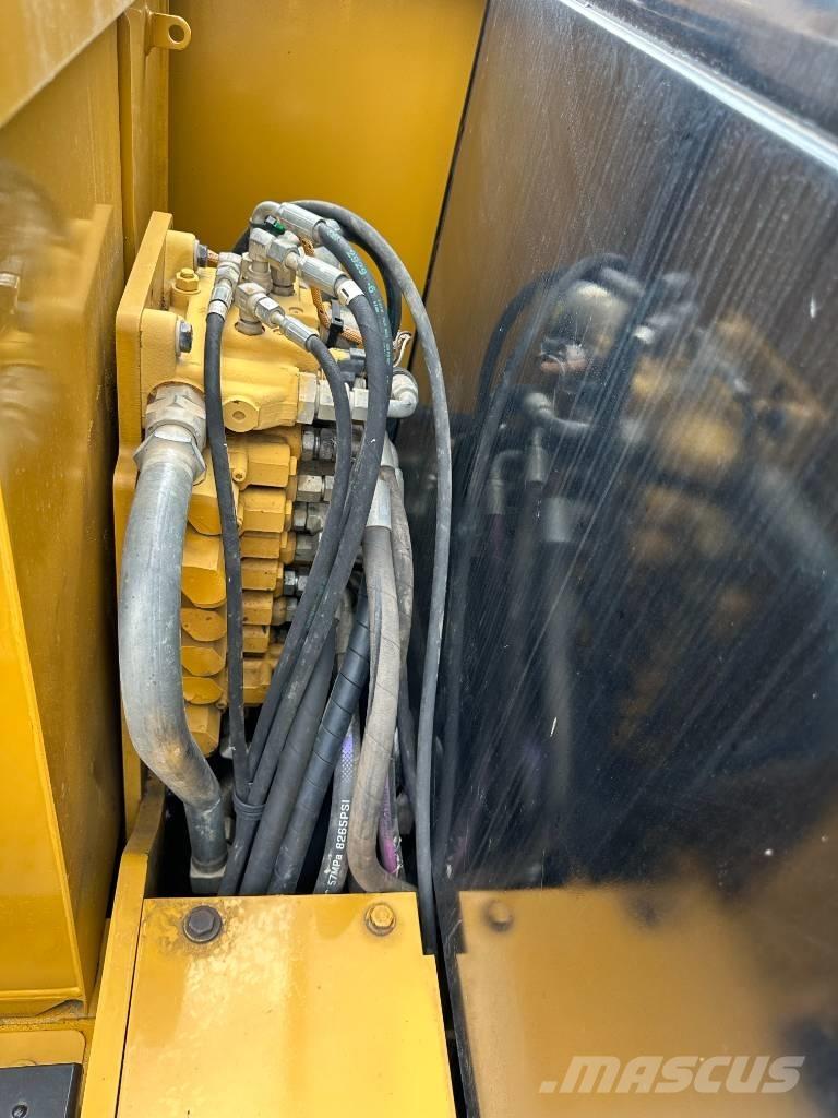 CAT 306 소형 굴삭기 7톤 미만