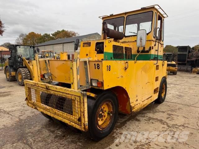 Hamm GRW 15 공기 타이어 롤러