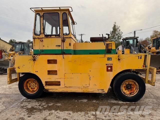 Hamm GRW 15 공기 타이어 롤러