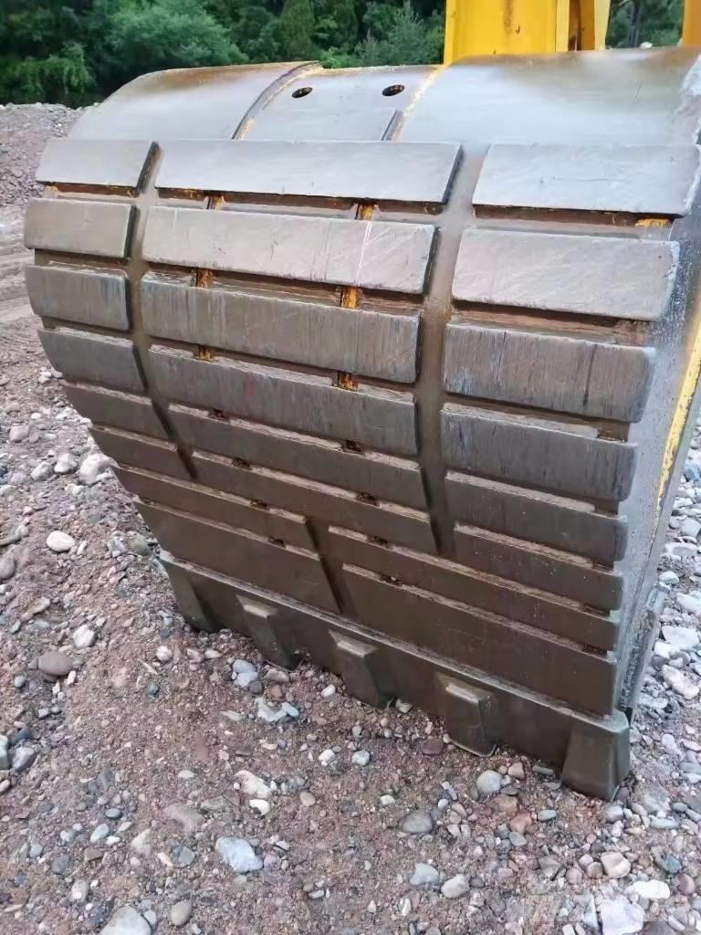 Komatsu PC 270 대형 굴삭기 29톤 이상