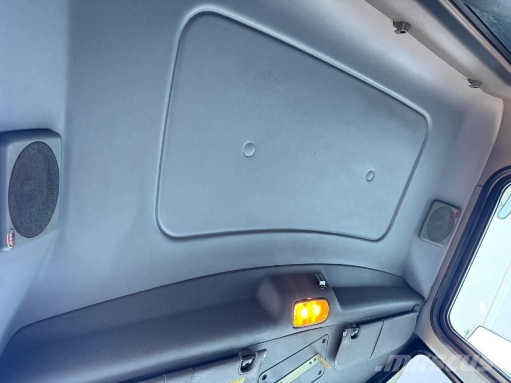 Peterbilt 348 덤프 트럭