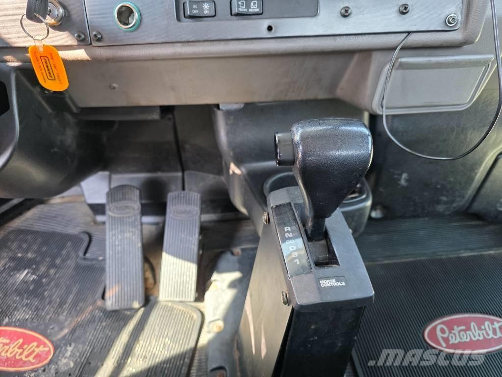 Peterbilt 335 새시 운전실 트럭