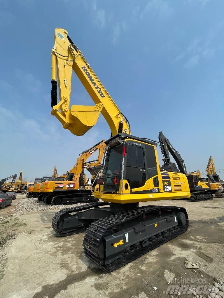 Komatsu PC 220 대형 굴삭기 29톤 이상
