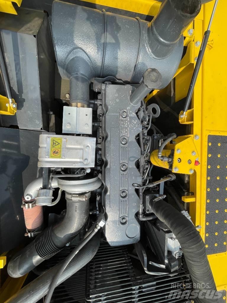 Komatsu PC 220 대형 굴삭기 29톤 이상