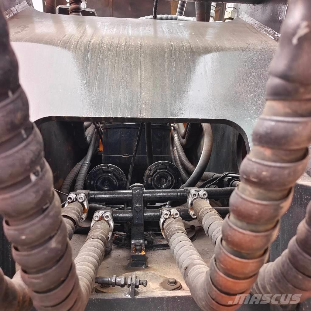 Hyundai 330LC-9T 대형 굴삭기 29톤 이상