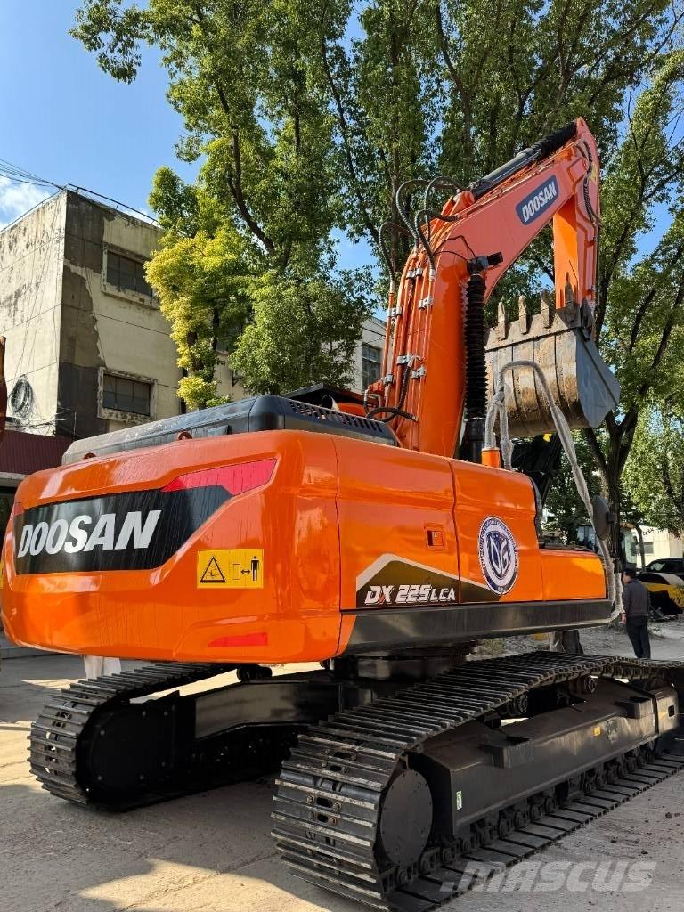 Doosan DX 225 대형 굴삭기 29톤 이상
