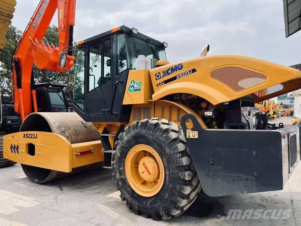 XCMG XS 223 J 싱글 드럼 롤러