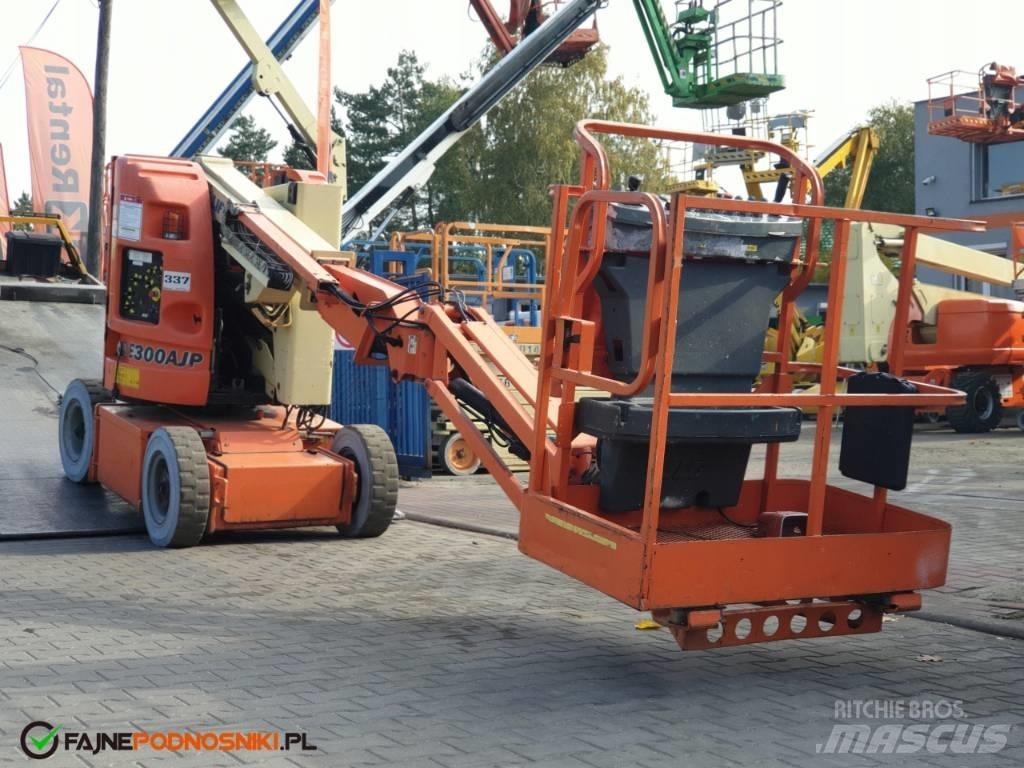 JLG E 300 AJP 관절형 전동이동 리프트