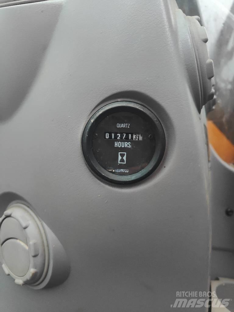 Volvo ECR 235 C L 대형 굴삭기 29톤 이상