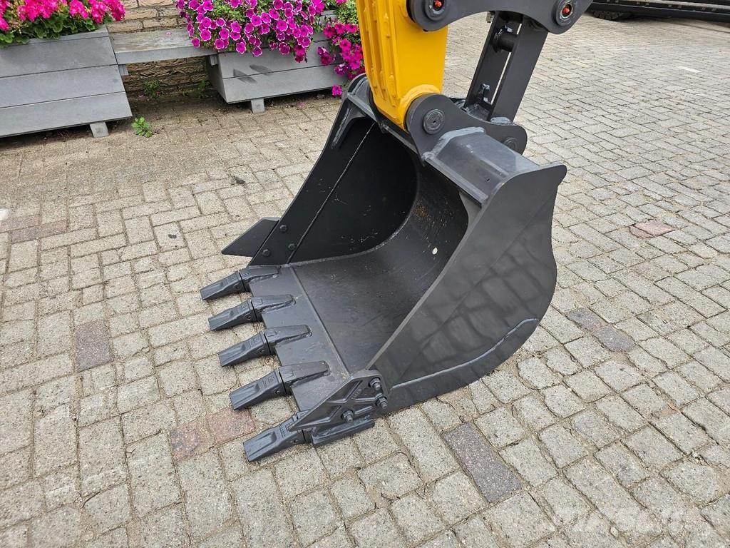 XCMG XE60GA 소형 굴삭기 7톤 미만