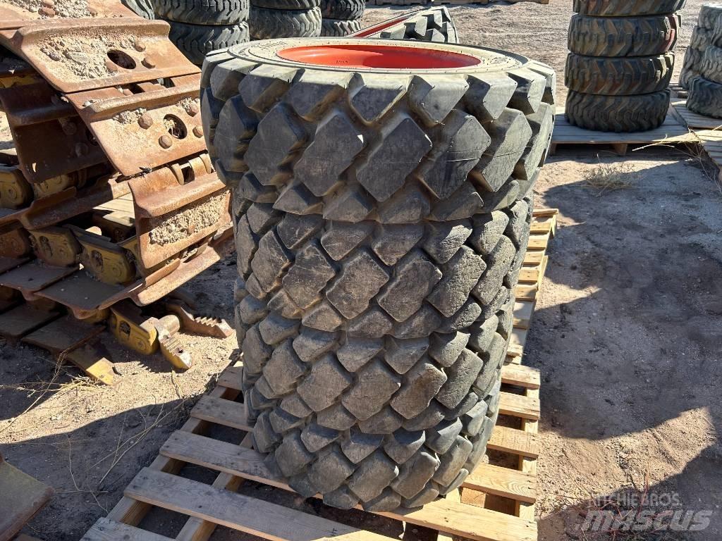 Bobcat 10x16.5 Tires 타이어, 휠 및 림