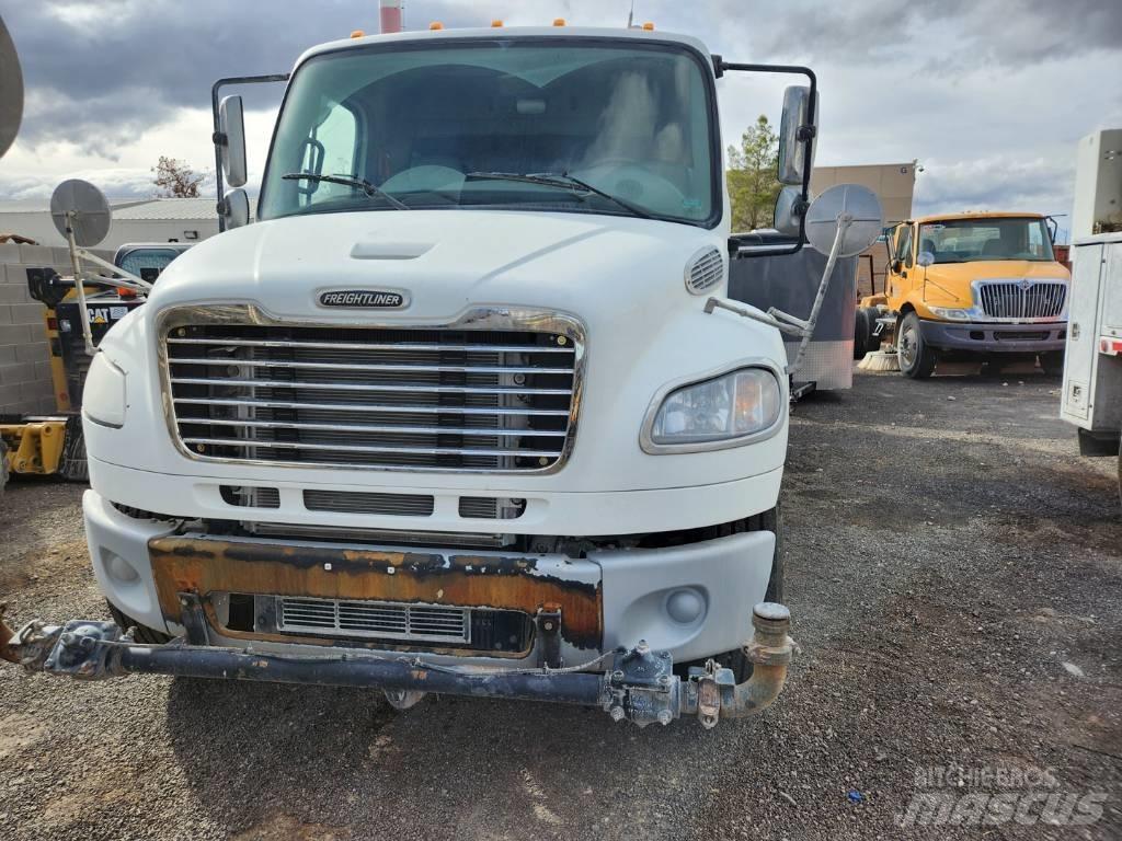 Freightliner M2-106 급수차