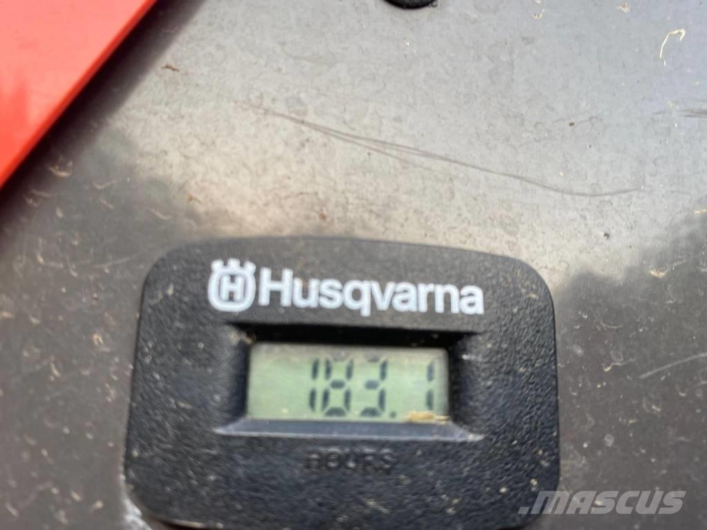 Husqvarna P 525 D 탑승형 잔디깎기