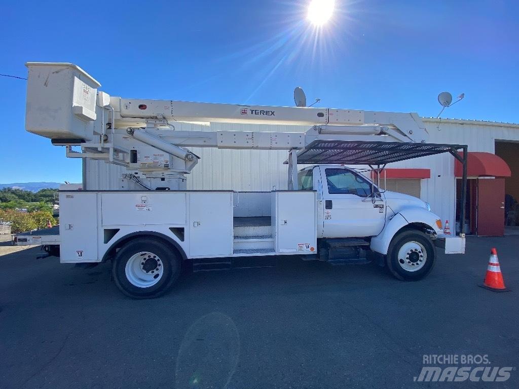 Ford F 750 SD 트럭 탑재 고소작업대
