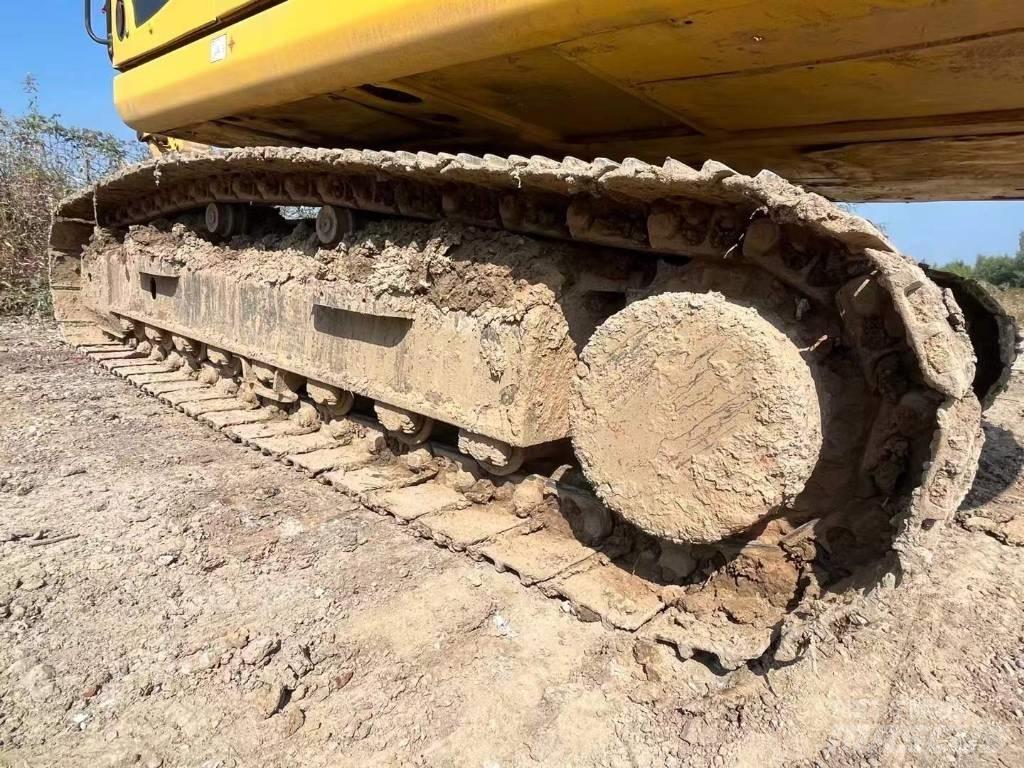 Komatsu PC 220 대형 굴삭기 29톤 이상