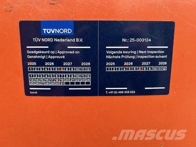 JLG E 400 AJPN 관절형 전동이동 리프트