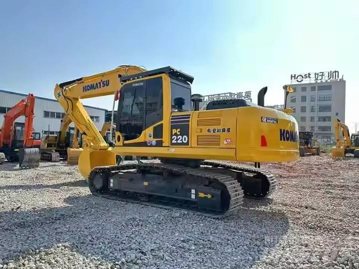 Komatsu PC 220 대형 굴삭기 29톤 이상